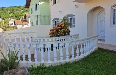 Casa com 10 quartos à venda na rua professora maria do patrocínio coelho, 234, pantanal, florianópolis por r$ 2.100.000