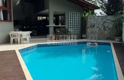 Casa com 3 dormitórios no bairro pantanal em florianópolis
