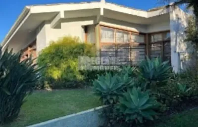 Casa 3 dormitórios sendo 1 suite no bairro córrego grande florianópolis