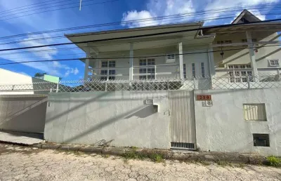 Ótima casa com 4 dormitórios no bairro rio tavares!