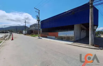 Galpão para alugar, 300 m² por r$ 10.000,00/mês - pegorelli - caraguatatuba/sp