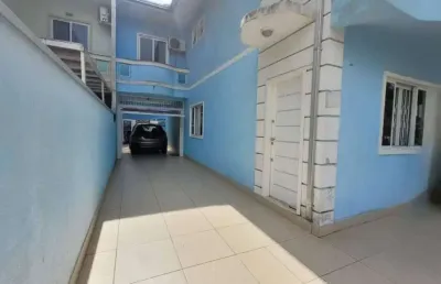 Casa 2 pavimentos mobiliada com 3 quartos e 3 vagas na meia praia