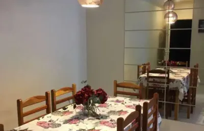 Apartamento com 2 dormitórios apenas 100 metros da praia grande.