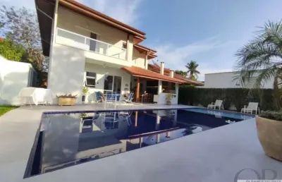 Casa de altissimo padrão dentro de condominio fechado.