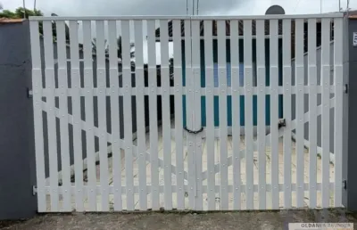 Casa geminada com 2 dormitórios no itaguá mais edícula.