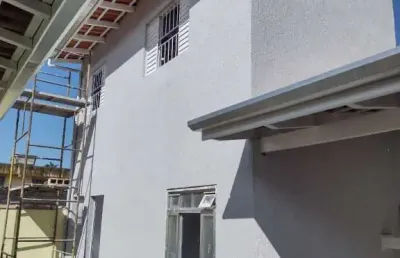 Casa com 3 suítes mais edícula a 100 metros da praia de maranduba.