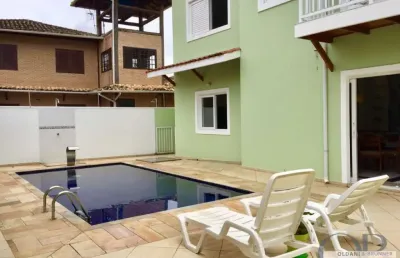 Sobrado de alto padrão com 5 dormitórios no itaguá.