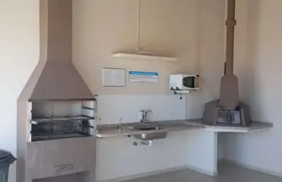 Apartamento mobiliado com 2 dormitórios na praia grande.