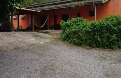 Casa com 2 suítes, terreno com total de 2.730m² na ressaca.