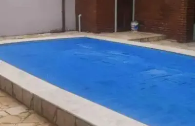 Casa térrea com 3 dormitórios no centro mais edícula