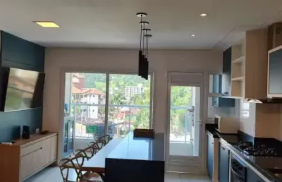 Apartamento mobiliado com 2 dormitórios nas toninhas.