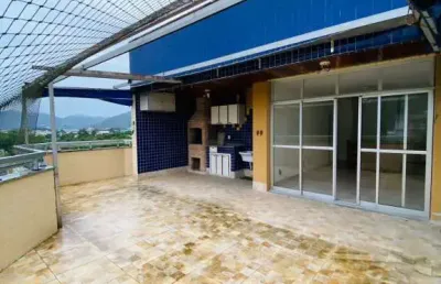 Cobertura duplex com 3 dormitórios e área privativa no pereque-açú.