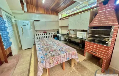 3 casas de esquina apenas 100 metros da praia das toninhas.