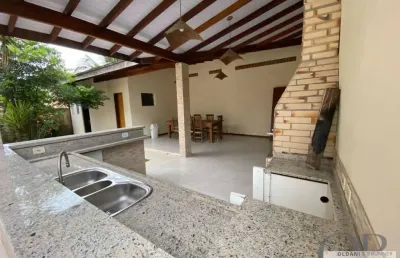 Sobrado dentro de condominio com 3 dormitórios mais edícula.