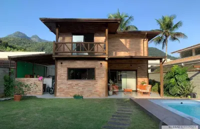 Casa dentro de condominio com 3 dormitórios no horto.