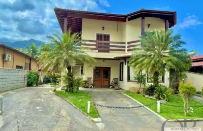Sobrado dentro de condominio com 4 dormitórios no horto.