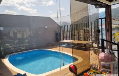 Cobertura duplex com 3 dormitórios mais piscina privativa no centro.