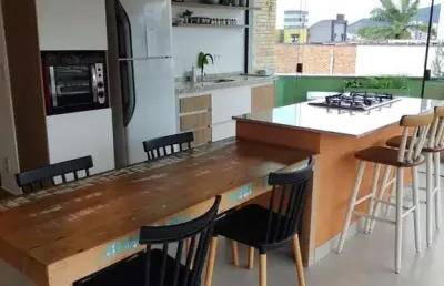 Cobertura duplex mobiliada com 4 dormitórios no centro.