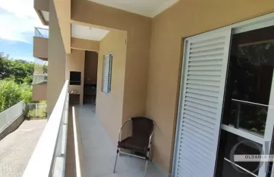 Apartamento mobiliado com 2 dormitórios nas toninhas.