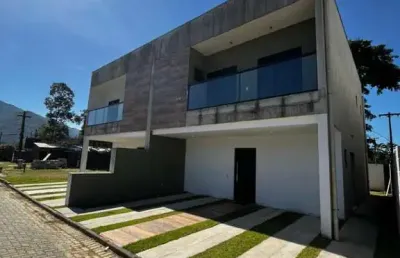 Sobrado semi acabado com 3 suítes dentro de condominio.