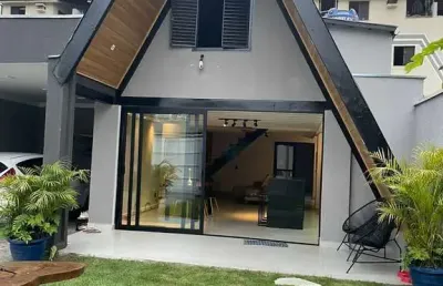 Casa moderna mobiliada com 4 dormitórios no itaguá.