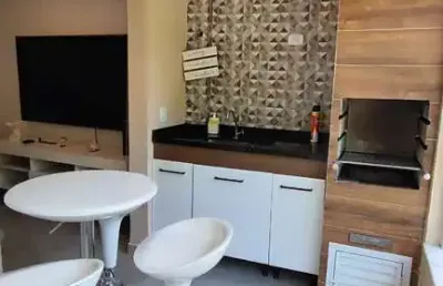 Apartamento mobiliado com 2 dormitórios nas toninhas.
