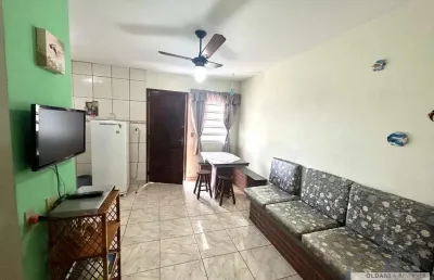 Apartamento mobiliado com 2 dormitórios apenas 600 metros do mar.