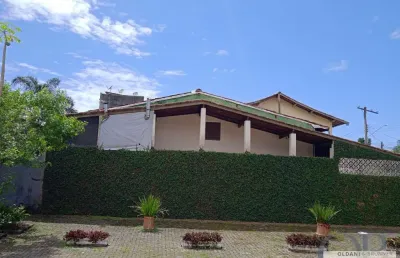 Casa térrea mobiliada com 2 dormitórios no pereque-açú.