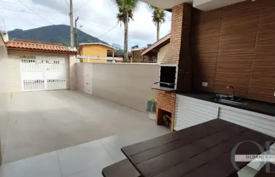 Sobrado com 4 dormitórios mobiliado apenas 100 metros da praia na enseada.