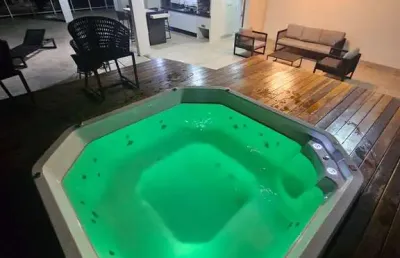 Cobertura com 3 suítes mais piscina privativa no itaguá.