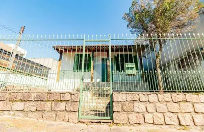 Casa com 3 dormitórios e amplo pavilhão no bairro vila ipiranga