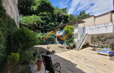 Casa espaçosa de 5 quartos e 2 vagas de garagem no cidade nobre