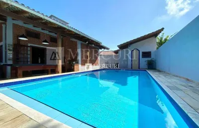 Casa no guarujá, balneário praia do pernambuco, 3 quartos, sala para 2 ambientes, quintal e churrasqueira- mercuri imóveis - imobiliária no guarujá