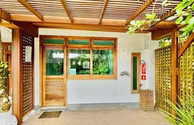 Casa no guarujá, condomínio fechado, 3 quartos, sala ampla e varanda gourmet  - mercuri imóveis - imobiliária no guarujá
