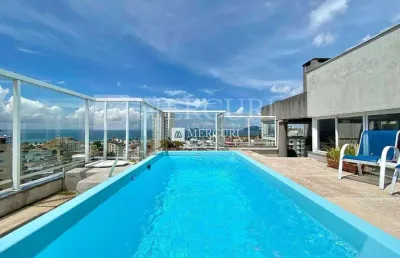 Cobertura no guarujá, enseada, duplex, 3 quartos, sala para 2 ambientes e varanda gourmet- mercuri imóveis - imobiliária no guarujá