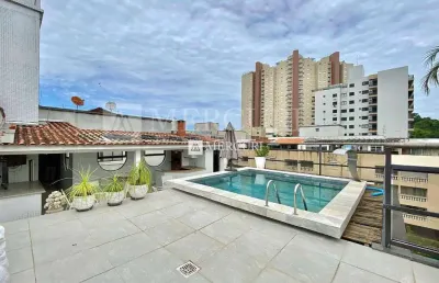 Cobertura no guarujá, enseada, 4 quartos, sala para 2 ambientes e cozinha com armários - mercuri imóveis - imobiliária no guarujá
