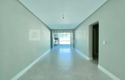 Apartamento no guarujá, enseada, 3 quartos sendo 2 suítes e sacada goumert - mercuri imóveis - imobiliária no guarujá