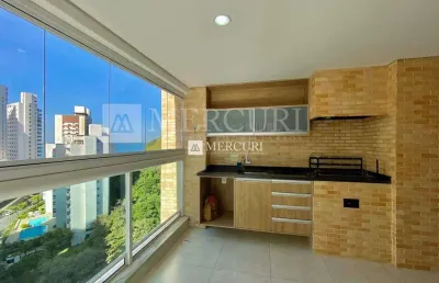 Apartamento no guarujá, astúrias, 2 quartos, sala para 2 ambientes e sacada com varanda gourmet - mercuri imóveis - imobiliária no guarujá