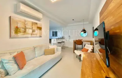 Apartamento no guarujá, enseada, 2 quartos, decorado e varanda gourmet - mercuri imóveis - imobiliária no guarujá