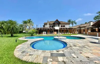 Ampla residência com 6 suítes e amplo lazer no condomínio jardim acapulco