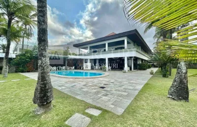 Casa frente mar com 10 quartos (9 suítes), sacada com vista para o mar- praia do pernambuco- mercuri imóveis - imobiliária no guarujá
