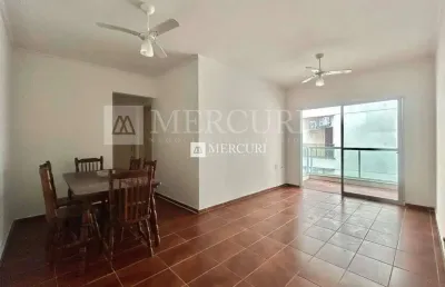 Apartamento no guarujá, enseada, 2 quartos, sala para 2 ambientes e sacada - mercuri imóveis - imobiliária no guarujá