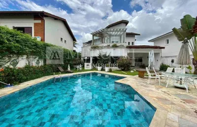 Confortável casa com 4 suítes e piscina no jardim acapulco