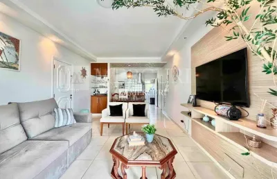 Apartamento no guarujá, astúrias, 3 quartos, sala para 2 ambientes e sacada com vista para o mar - mercuri imóveis - imobiliária no guarujá