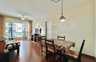 Apartamento na praia da enseada com sacada e ar condicionado