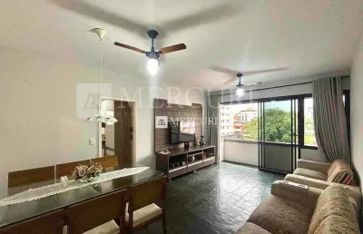 Apartamento no guarujá, enseada, 2 quartos, sala ampla e sacada - mercuri imóveis - imobiliária no guarujá