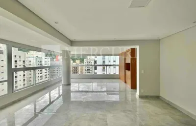 Cobertura duplex no guarujá, pitangueiras, 3 suítes, cozinha planejada, área gourmet com churrasqueira a carvão e hidromassagem.