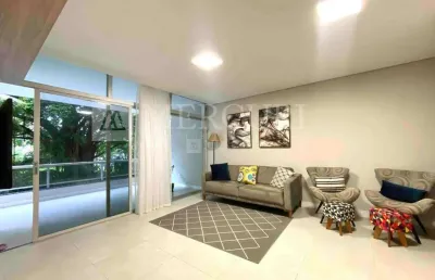 Apartamento no guarujá, enseada, totalmente reformado e com lazer- mercuri imóveis - imobiliária no guarujá
