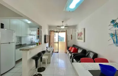 Apartamento no guarujá, pitangueiras, 2 quartos, sala para 2 ambientes e sacada com vista urbana - mercuri imóveis - imobiliária no guarujá
