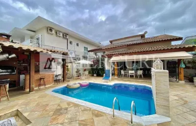 Casa no guarujá, piscina, churrasqueira, 5 quartos sendo 4 suítes